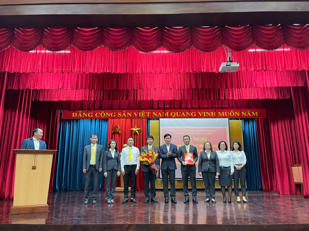 Công bố quyết định thành lập Đảng bộ và ra mắt Ban Chấp hành Đảng bộ Bưu điện tỉnh trực thuộc Đảng bộ Ủy ban nhân dân tỉnh Lâm Đồng